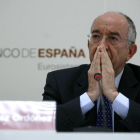 Miguel Ángel Fernández Ordoñez durante una rueda de prensa.-DAVID CASTRO