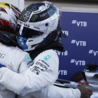 Lewis Hamilton (Mercedes) celebra la victoria y el doblete de Mercedes en Sochi / AP/LUCA BRUNO-AP / LUCA BRUNO