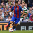 Luis Suárez, durante el partido contra el Celtic, en Dublín.-REUTERS / CLODAGH KILCOYNE