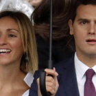 Albert Rivera y Beatriz Tajuelo, antes del acto central de la Fiesta Nacional del 2016, en Madrid.-EFE / JUANJO MARTÍN