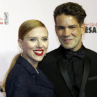 Scarlett Johansson y su ya exmarido Romain Dauriac, en febrero del 2014, en París.-REGIS DUVIGNAU