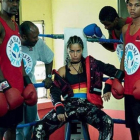 Adriana Lima, con los jóvenes de las favelas de Río en una foto de la campaña de la Fundación Laureus.-INSTAGRAM