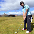Daniel Berná durante un entrenamiento en el Club de Golf Soria. / ÁLVARO MARTÍNEZ-