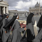 Religiosas ante el Vaticano.-AP / GREGORIO BORGIA
