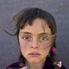Zahra Mahmoud tiene cinco años y vive con su familia en el campo de refugiados de Mafraq, en Jordania.-AP / MUHAMMED MUHEISEN