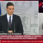 Momento en que el periodista Daniel Basteiro protesta por el hecho de que Sánchez sólo acepte dos preguntas.-