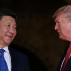 El presidente de EEUU, Donald Trump, recibe al presidente chino,  Xi Jinping, el pasado 6 de abril.-REUTERS / CARLOS BARRIA