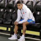 James, en el banquillo de la selección de Colombia antes del choque frente a Paraguay.-REUTERS / JORGE ADORNO