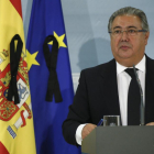 El ministro del Interior, Juan Ignacio Zoido, durante la rueda de prensa que ha ofrecido hoy en la Moncloa.-FERNANDO ALVARADO (EFE)