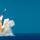 Un misil nuclear estadounidense lanzado desde un submarino.-GETTY IMAGES