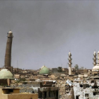 Vista de la ciudad de Mosul con el famoso e histórico minarete de la mezquita de Al Nuri.-AFP / AHMAD AL-RUBAYE