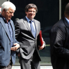 El empresario Josep Maria Matamala, junto a Puigdemont, el pasado 17 de mayo en Berlín.-FELIPE TRUEBA (EPA)