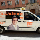 Una furgoneta de la caravana electoral de Ciudadanos en tránsito por Soria.-ÁLVARO MARTÍNEZ