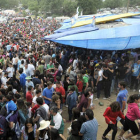 Miles de sorianos junto a los chiringuitos de San Juan en el monte Valonsadero. / VALENTÍN GUISANDE-