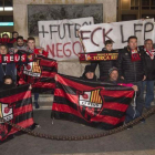 Protesta de aficionados del Reus por la situación del club.-JOAN REVILLAS