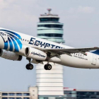 Un avión de Egyptair el pasado agosto del 2015.-AP / THOMAS RANNER