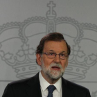 Mariano Rajoy, en la comparecencia de la noche del 1-O en la Moncloa.-REUTERS / SERGIO PÉREZ