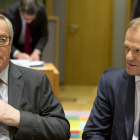 El presidente de la Comisión Europea, Jean-Claude Juncker, y el presidente del Consejo Europeo, Donald Tusk (a la derecha).-AP