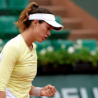 La española Garbine Muguruza reacciona ante la australiana Samantha Stosur durante el partido que enfrentó a ambas en la semifinal del torneo de Roland Garros en París-EFE/Caroline Blumberg