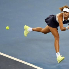 Muguruza, en acción ante Lucic en el torneo de Pekín.-AFP / GREG BAKER