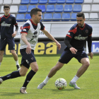 Julio Álvarez podría regresar al once ante el Almería.-VALENTÍN GUISANDE