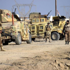 Soldados iraquís horas antes de la ofensiva sobre Ramadi.-AP