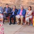Margarita Asuar durante el acto realizado el pasado verano que contó con la presencia de la ministra Reyes Maroto (sentada detrás). GONZALO MONTESEGURO
