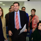 Marimar Angulo junto con Carlos Fernández Carriedo, ayer en la sede del PP de Soria. / ÁLVARO MARTÍNEZ-