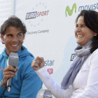 Conchita Martínez, distendida en un acto televisivo junto a Rafael Nadal, el pasado mes de abril.-