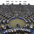 El presidente de la Comisión Europea, Jean-Claude Juncker (c), ofrece su discurso anual sobre el estado de la Unión en el Parlamento Europeo.-EFE/Patrick Seeger
