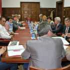 Reunión ayer con la propiedad de Sinova, en la Subdelegación del Gobierno.-HDS