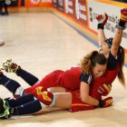 Las jugadores españolas celebran la victoria en la final de los World Roller Games.-TONI ALBIR (EFE)