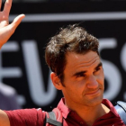Federer se despide del público en Roma tras perder alnte Thiem.-AFP / TIZIANA FABI