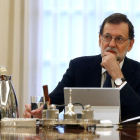 Rajoy, durante el Consejo de Ministros extraordinario de este miércoles.-HANDOUT (REUTERS)