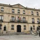 Fachada del Placio Provincial. / ALVARO MARTÍNEZ-
