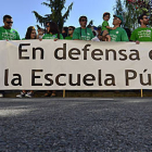 Un grupo de profesores durante las manifestaciones de los últimos meses en contra de los recortes. / A.M.-