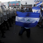 La Policía Nacional de Nicaragua bloqueó el paso a una manifestación.-ESTEBAN BIBA (EFE)