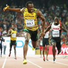 Usain Bolt culmina el relevo 4x100 de Jamaica con una victoria.-EFE/SRDJAN SUKI