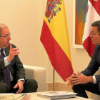 Herrera y Sánchez, en un momento de su encuentro de más hora y media en La Moncloa.-- ICAL