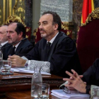 Manuel Marchena, en el centro, figura crucial del juicio a la cúpula independentista.-EMILIO NARANJO / POOL AFP