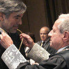 Enrique López (izquierda), en su toma de posesión como magistrado del Tribunal Constitucional, en junio del 2013.-Foto: EFE/ KOTE RODRIGO