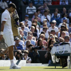 Djokovic, abatido, al final del partido.-REUTERS / PAUL CHILDS