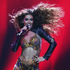 Eleni Foureira, representante de Chipre en Eurovisión 2018, interpreta Fuego en la gala final del festival eurovisivo.-ARMANDO FRANCA (AP)