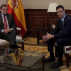 Los líderes de PP y PSOE, Mariano Rajoy y Pedro Sánchez, en una reciente reunión en el Congreso.-JOSÉ LUIS ROCA