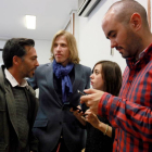El candidato de Podemos a la Junta, Pablo Fernández, durante el escrutinio de los votos, en la sede del partido en Valladolid-Ical