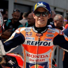 Marc Márquez (Honda) celebra, hoy, en Motorland su ’pole’ en el gran premio de MotoGP.-AFP / JOSÉ JORDAN