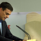 Pedro Sánchez, este lunes en la sede central del PSOE.-DAVID CASTRO