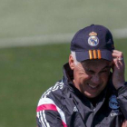 Ancelotti, durante el entrenamiento del Madrid en Valdebebas de este viernes.-Foto: REUTERS / ANDREA COMAS