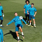 Cristiano Ronaldo, durante el entrenamiento de este martes en Valdebebas.-REUTERS