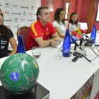 Eli Pinedo, Jorge Dueñas, Begoña Fernández y Macarena Aguilar en la rueda de prensa previa al encuentro de hoy. / ÁLVARO MARTÍNEZ-